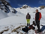 Ci fermiamo qui a circa 2400 metri di quota (i miei compagni di ciaspole Danilo e Michele)